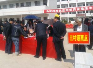 Bureau de vote au Wukan, en février 2012