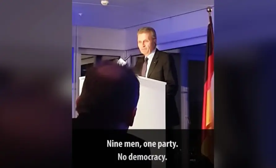 Günther Oettinger s’en prend à la Chine et aux chinois