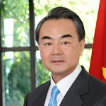 Le Chef de la diplomatie chinoise, Wang Yi, sollicité pour être « Président honoraire »