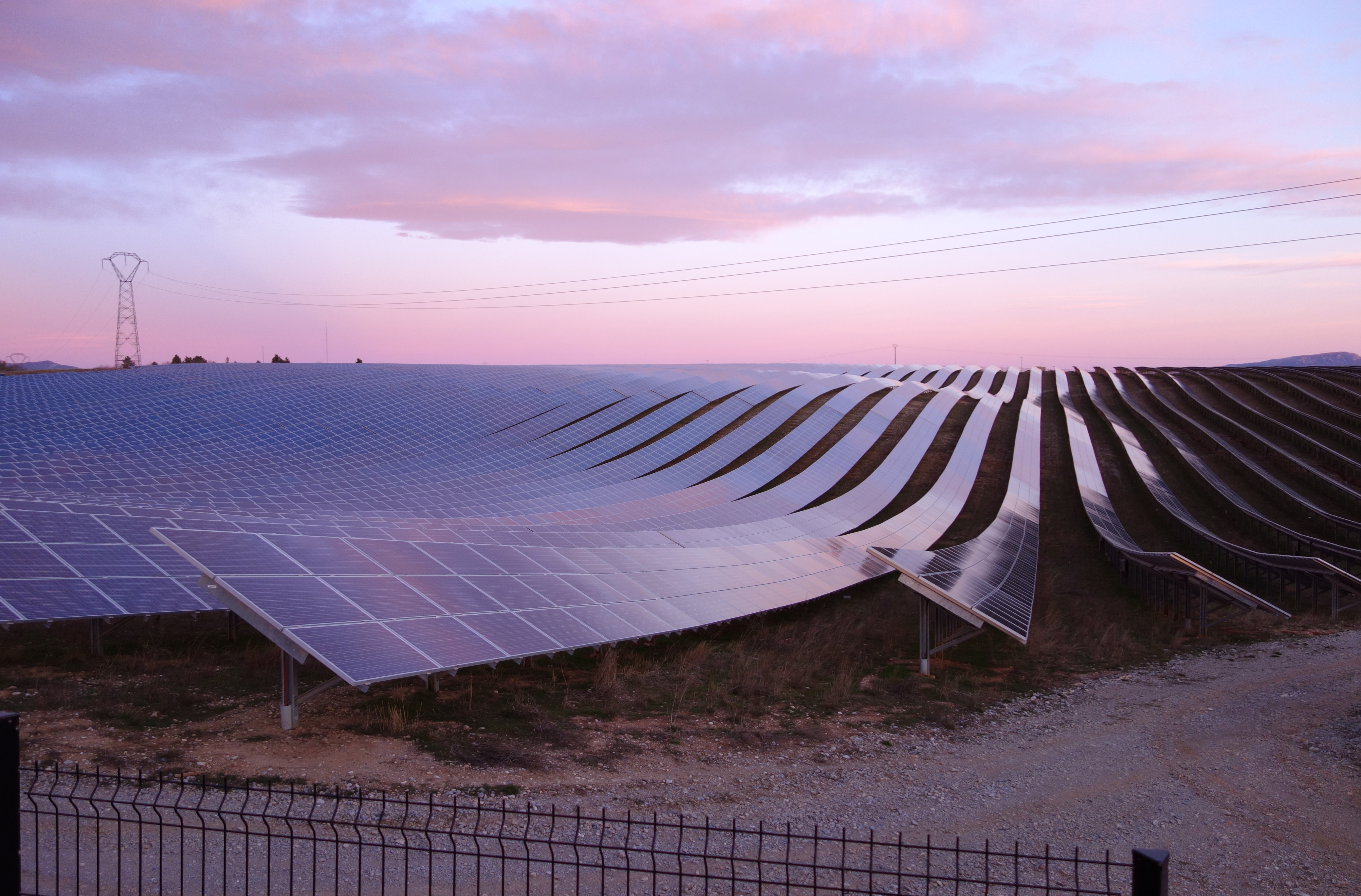 Construction de la plus grande usine de fabrication de panneaux solaires au monde