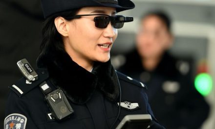 La police vante les mérites des lunettes à reconnaissance faciale