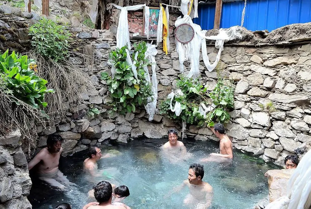 Les bains médicinaux tibétains inscrit au patrimoine mondial