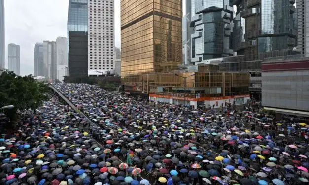 Manifestation à Hong Kong contre le projet de loi chinois