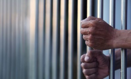 Une femme condamnée à un an de prison pour avoir caché ses symptômes du coronavirus