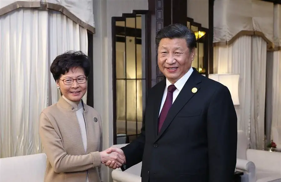 Hong Kong : Xi Jinping félicite Carrie Lam pour les élections