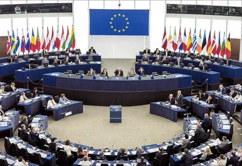 Le Parlement européen adopte une résolution sur le Xinjiang, Pékin dénonce