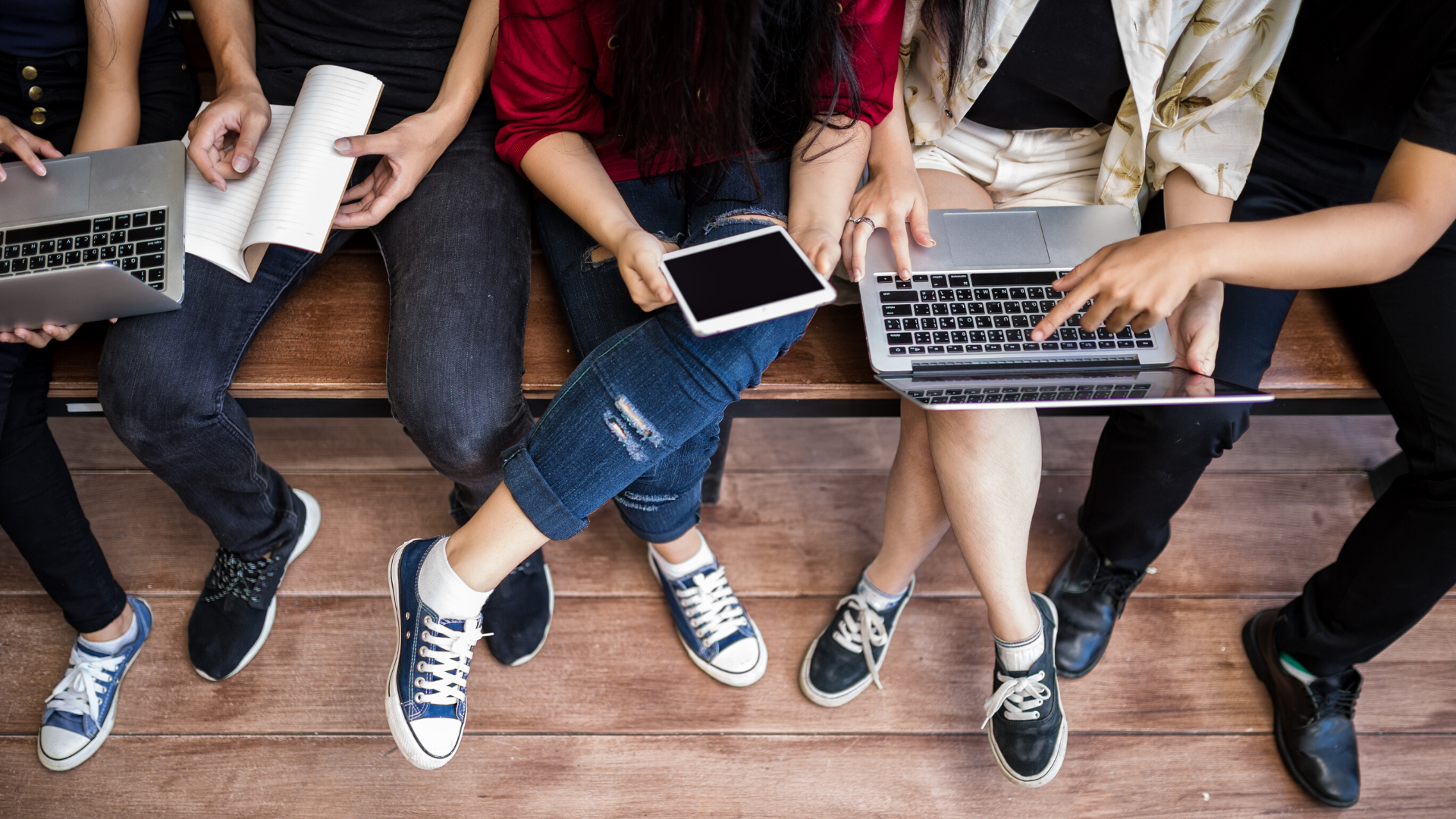 Le chômage des jeunes a atteint un nouveau record en juin à 21,3% et la croissance grimpe