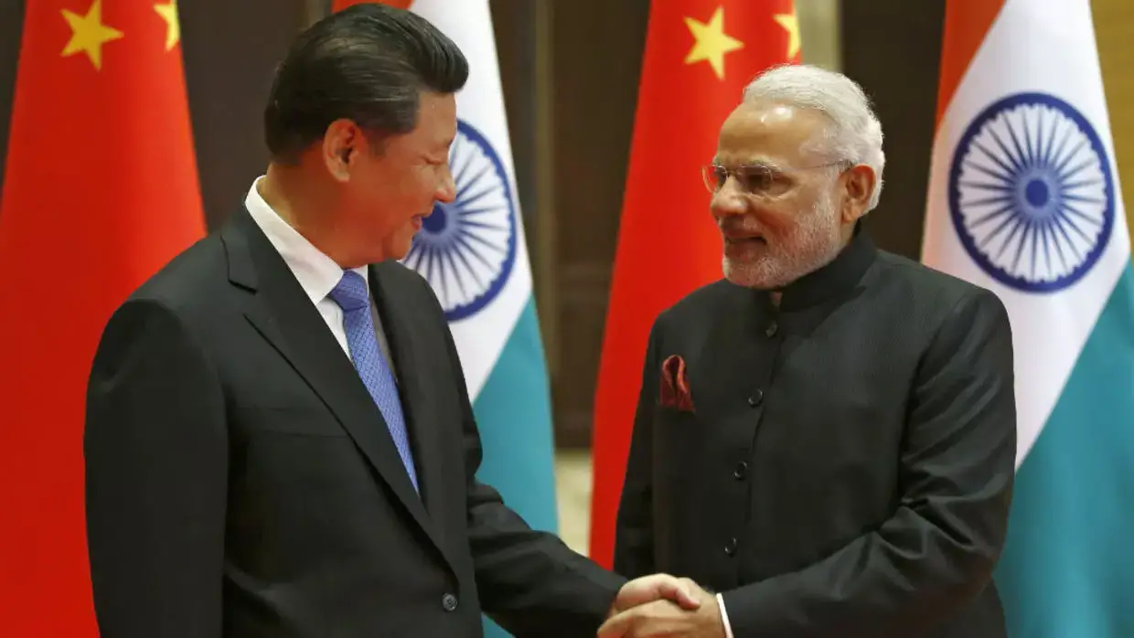 Rencontre entre Xi Jinping et Narendra Modi en marge du sommet des BRICS