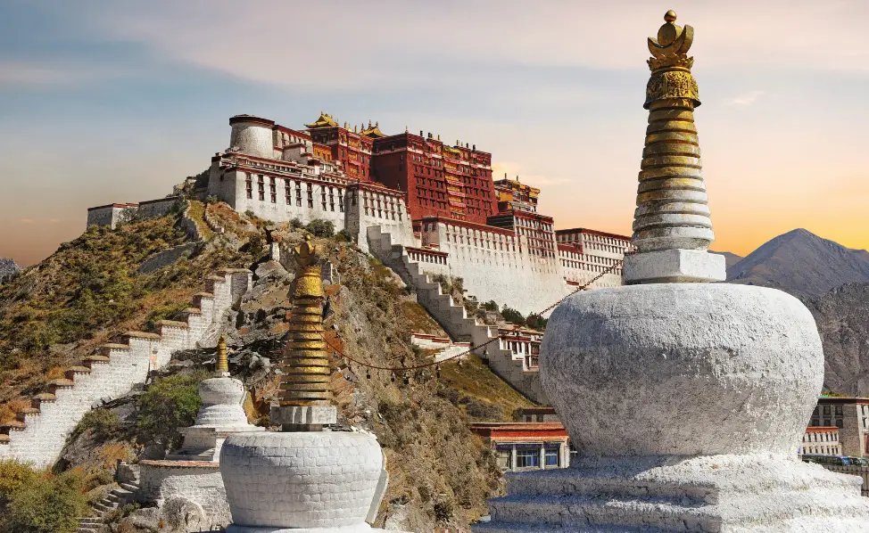 Lhassa, capitale du Tibet, s’urbanise