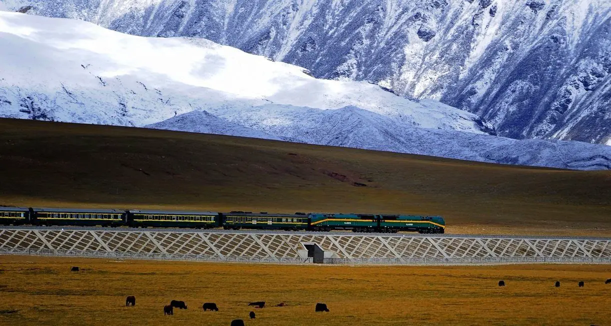 Le Qinghai et Xinjiang se rejoignent grâce à une nouvelle connexion ferroviaire