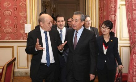 Rencontre fructueuse entre Wang Yi et Jean-Yves Le Drian