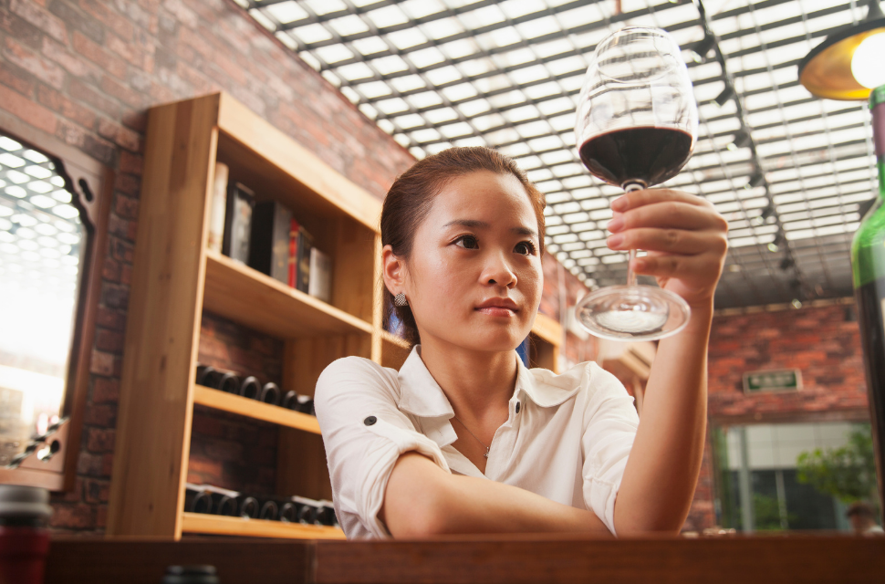 La Chine impose des mesures antidumping sur le vin australien