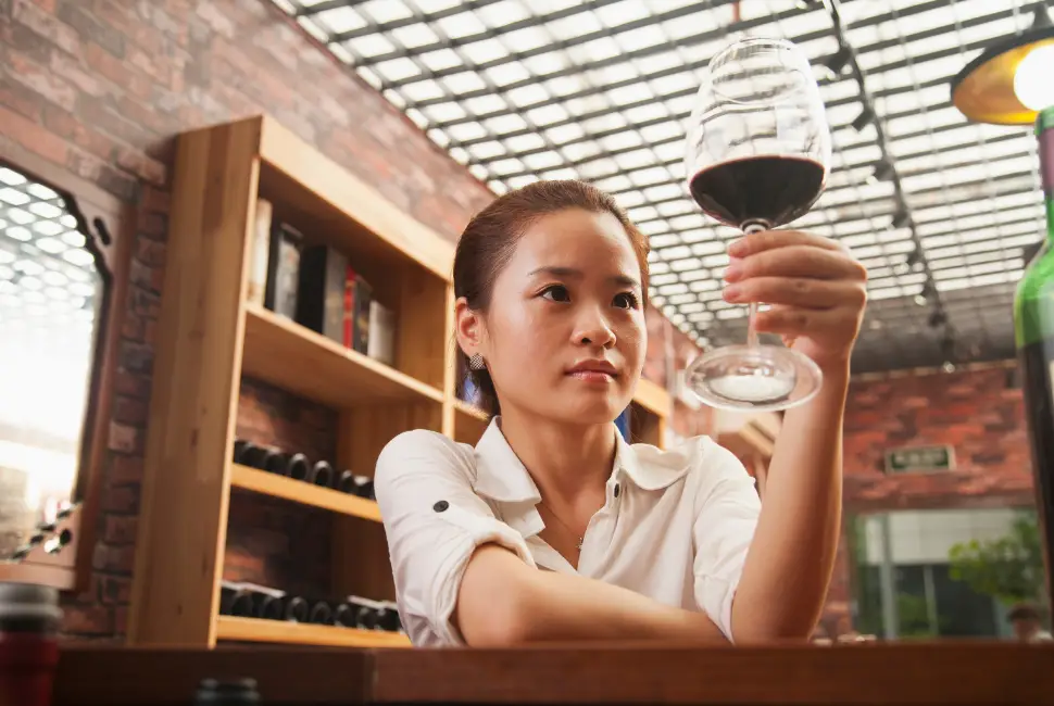 La Chine impose des mesures antidumping sur le vin australien
