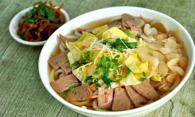 La ville Weifang redynamise sa vie nocturne, par sa gastronomie