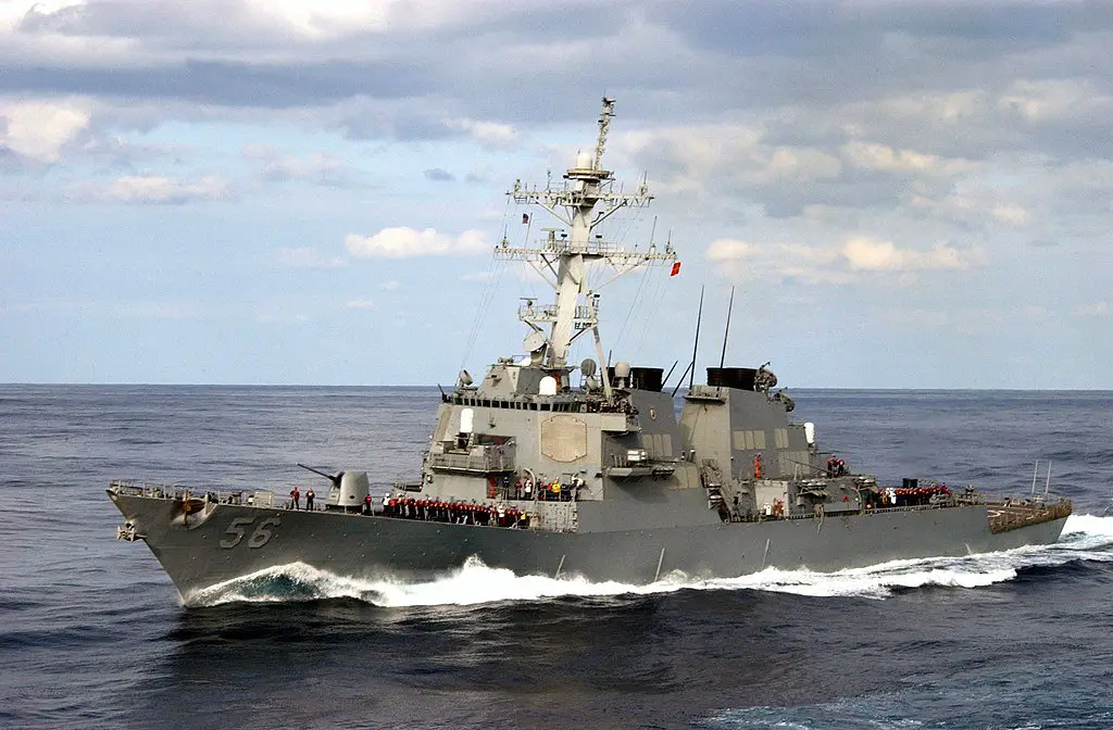 Un navire de guerre américain dans le détroit de Taïwan