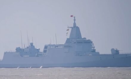 Le second destroyer de Type 055 mit en service en Chine