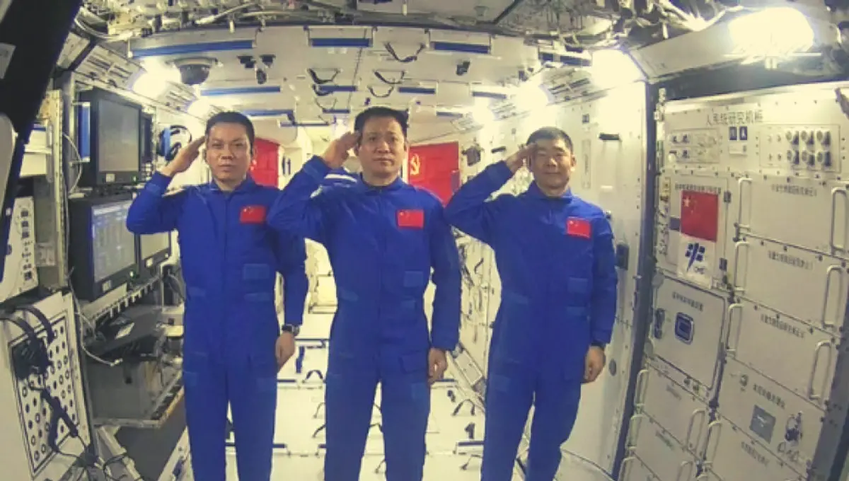 Les astronautes chinois effectuent leur première sortie dans l’espace