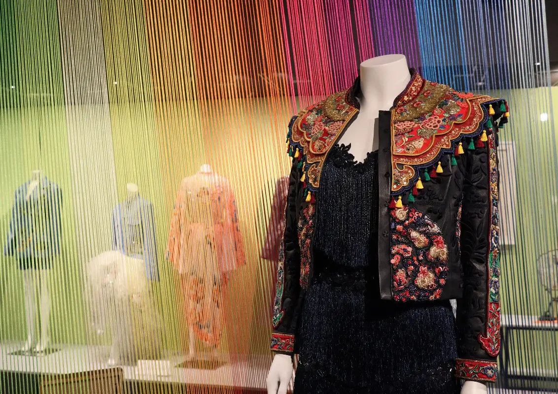 Exposition au Musée de la soie : «The Art of Time: When Embroidery Goes through Fashion»