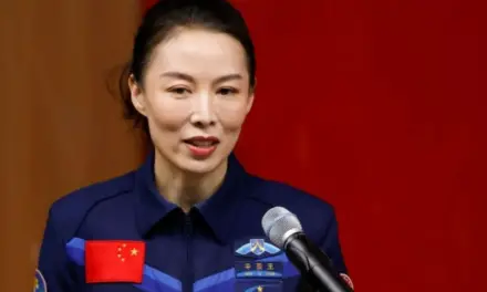 L’astronaute chinoise  Wang Yaping salue les femmes du monde entier