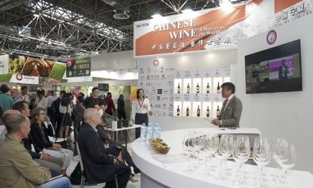 Ouverture du salon international de la culture du vin et du tourisme au Níngxià