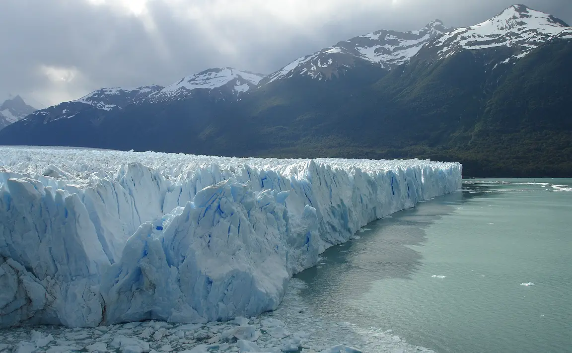 Des chercheurs chinois explorent la réduction de la fonte des glaciers artificiels