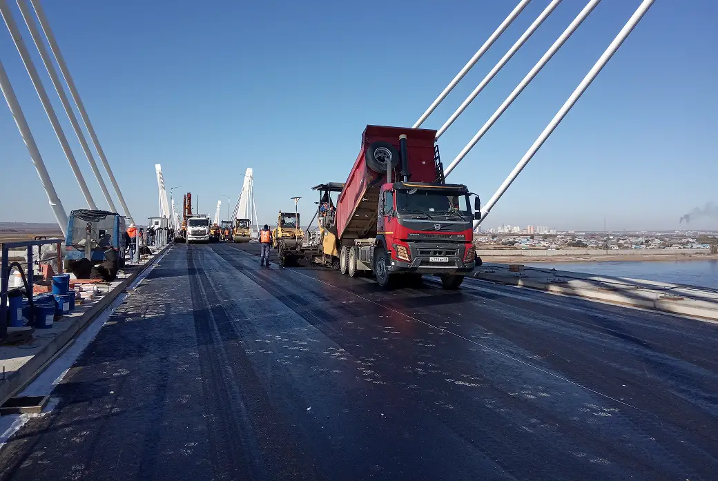 La Chine et la Russie inaugurent un pont routier