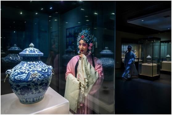 Le Musée chinois de la porcelaine bleue et blanche devient une attraction populaire