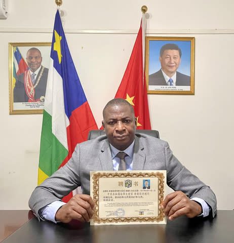 Le professeur Lingyun Xiang a été nommé conseiller économique invité de l’ambassade de la République centrafricaine.