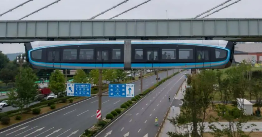 La Chine lance sa première ligne de monorail suspendu