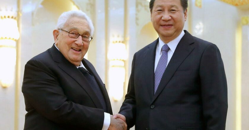 Xi Jinping reçoit Henry Kissinger, salué en Chine comme un «diplomate de légende»